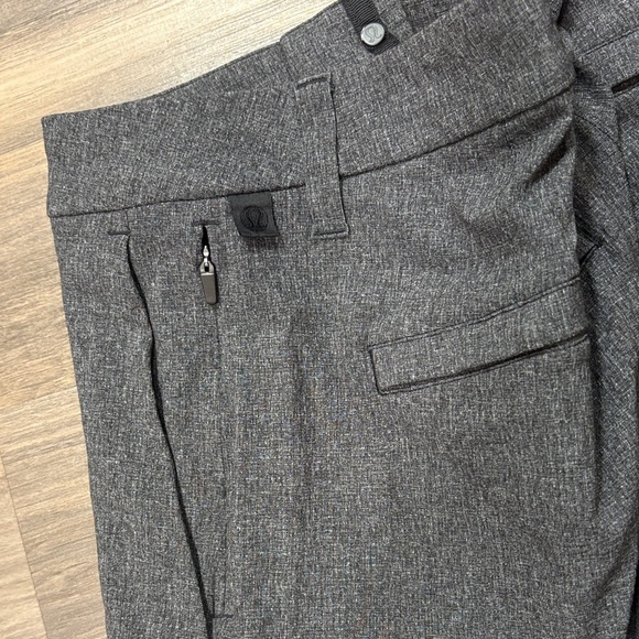 LULULEMON Men's Gray Shorts - Picture 4 of 5
